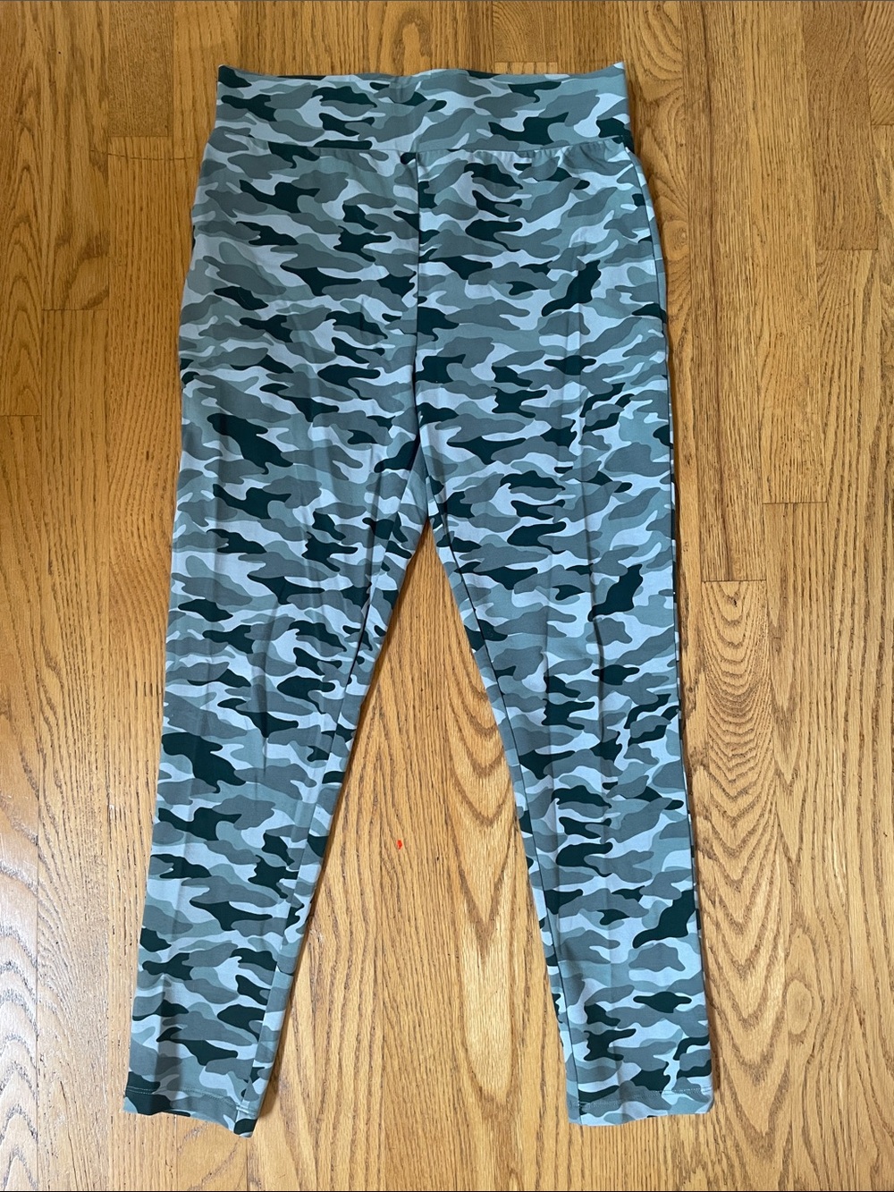 LOGO by Lori Goldstein Gray & Green Camo Leggings